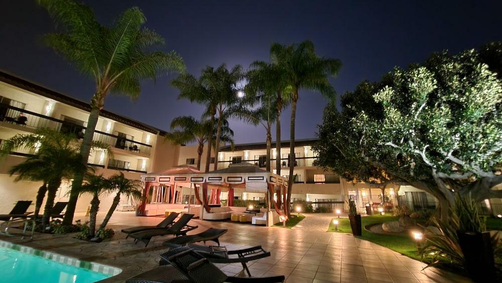 Atrium Hotel Orange County Irvine Exterior photo