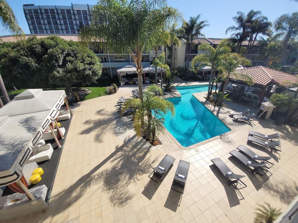 Atrium Hotel Orange County Irvine Exterior photo